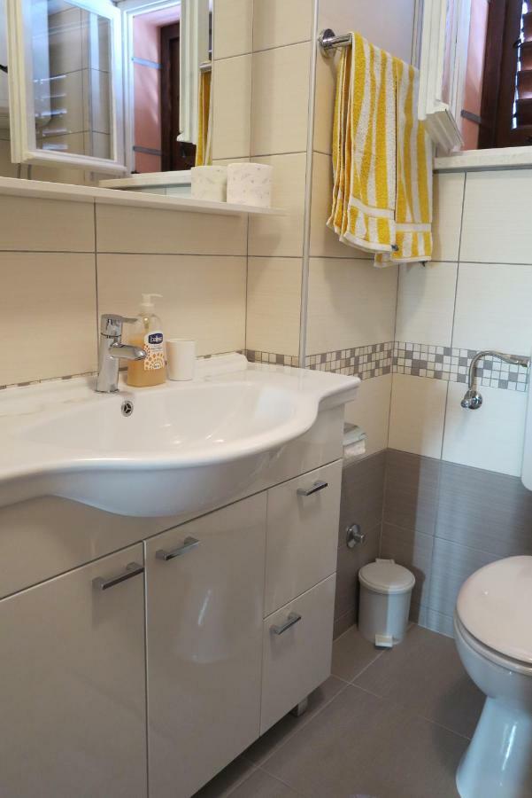 Apartments Jerko Jadrijevic พรีมอชเตน ภายนอก รูปภาพ
